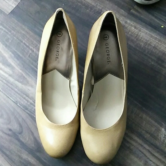George Shoes - Beige Pumps